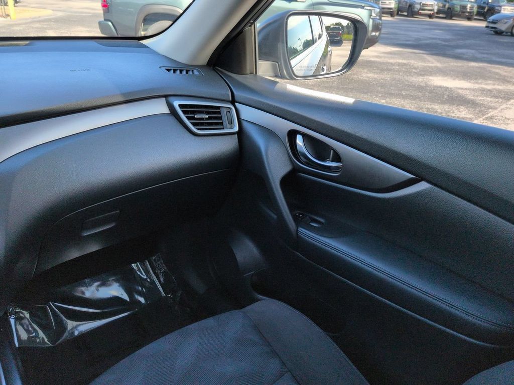 Used 2016 Nissan Rogue SV AWD/4WD image 17