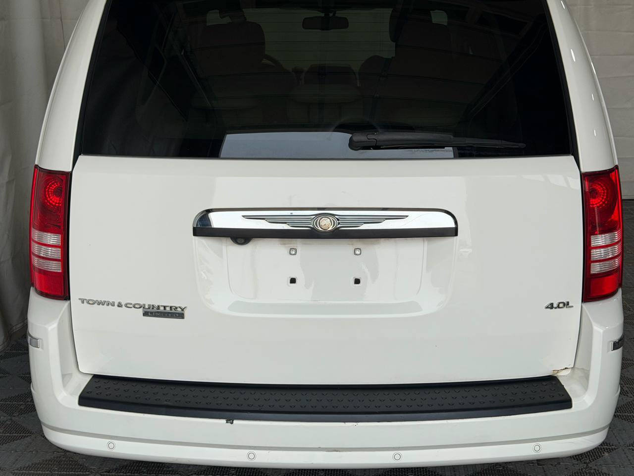 Used 2008 Chrysler Town & Country Limited w/ Entertainment Group #3 FWD image 7