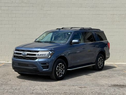 Used 2022 Ford Expedition XLT AWD/4WD image 2