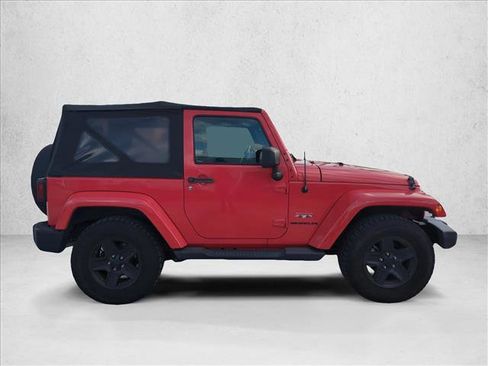 Used 2017 Jeep Wrangler Sahara image 4