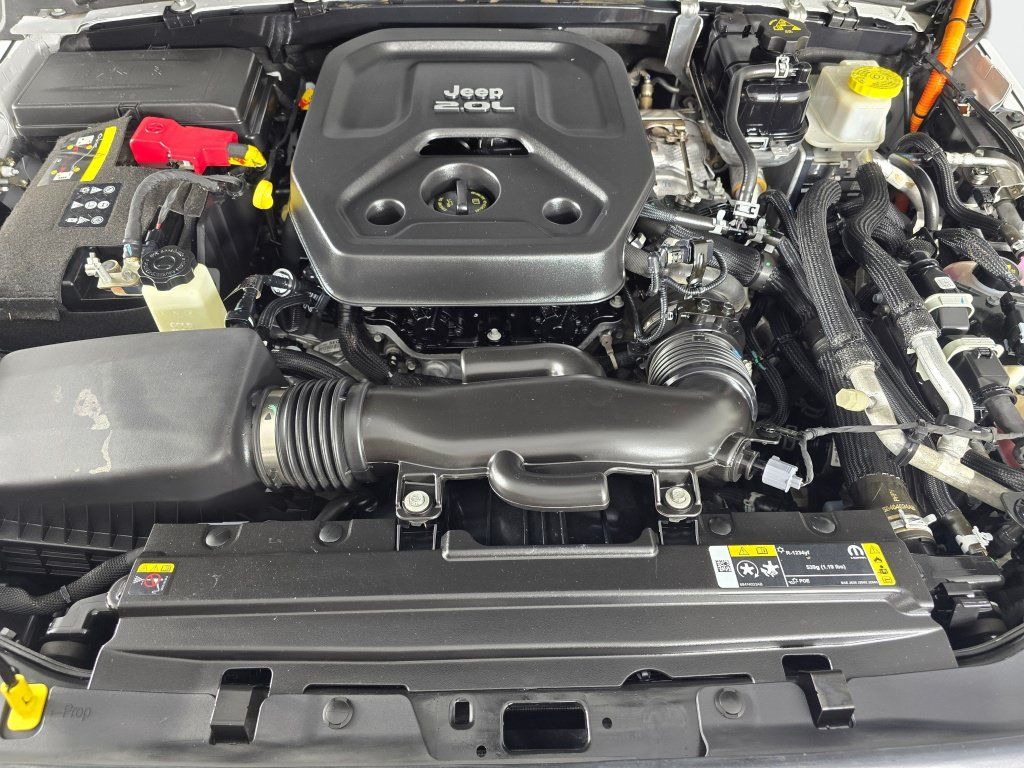Used 2022 Jeep Wrangler Unlimited Rubicon 4xe AWD/4WD image 11