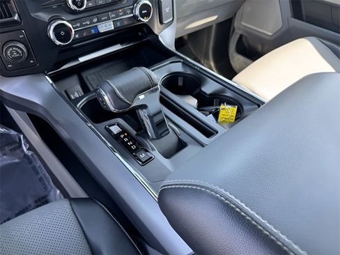 Used 2022 Ford F150 Lariat w/ Equipment Group 502A High image 38