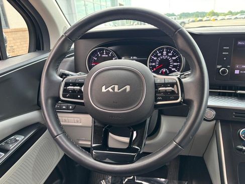 Used 2022 Kia Carnival LX FWD image 16