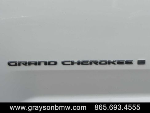 Used 2022 Jeep Grand Cherokee Summit w/ Luxury Tech Group V image 38