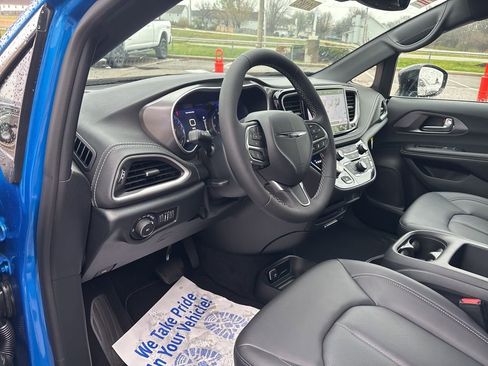 New 2026 Chrysler Pacifica Select image 55