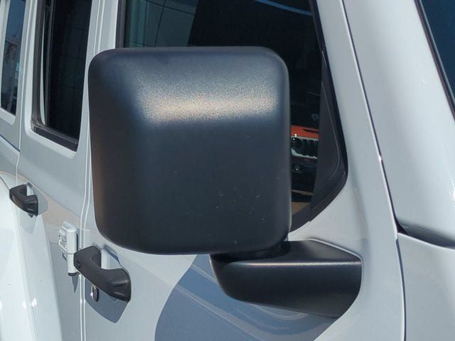 Used 2024 Jeep Wrangler Unlimited Sahara w/ Technology Group AWD/4WD image 12