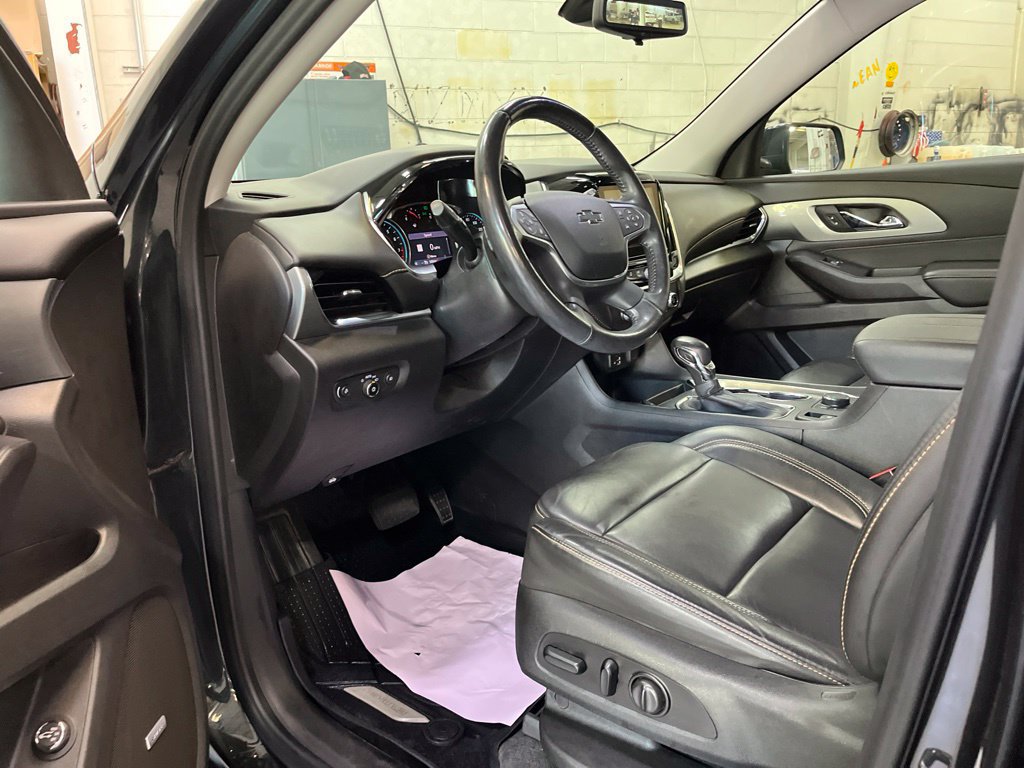 Used 2021 Chevrolet Traverse RS FWD image 11