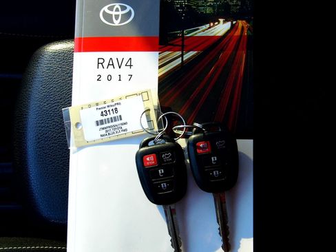 Used 2017 Toyota RAV4 XLE image 27