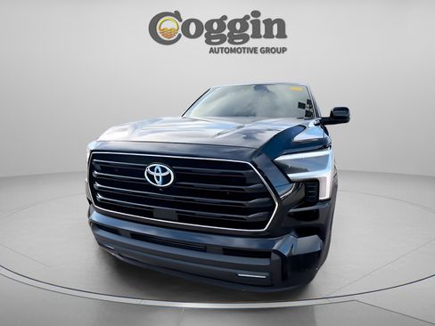 Used 2024 Toyota Sequoia 4WD image 19