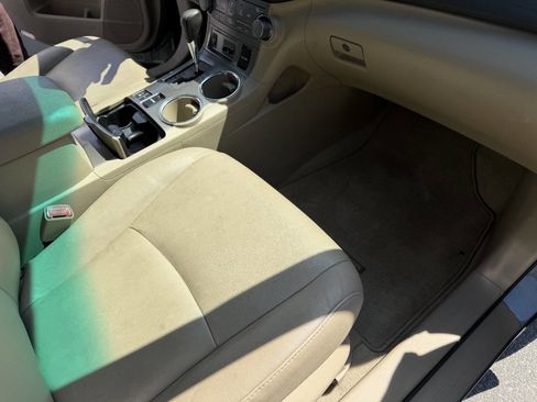 Used 2010 Toyota Highlander SE image 27