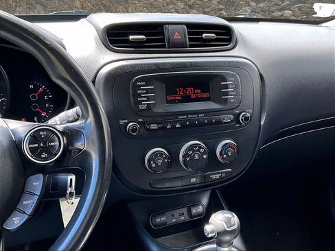 Used 2014 Kia Soul + image 6