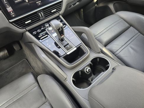 Used 2019 Porsche Cayenne AWD/4WD image 16