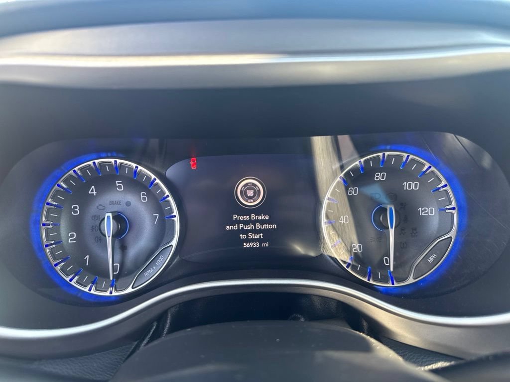 Used 2021 Chrysler Pacifica Touring-L FWD image 15