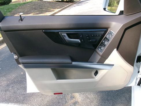 Used 2014 Mercedes-Benz GLK 350 4MATIC image 11