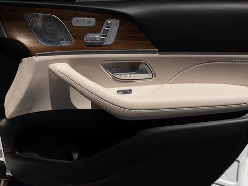 Certified 2023 Mercedes-Benz GLS 450 4MATIC image 17