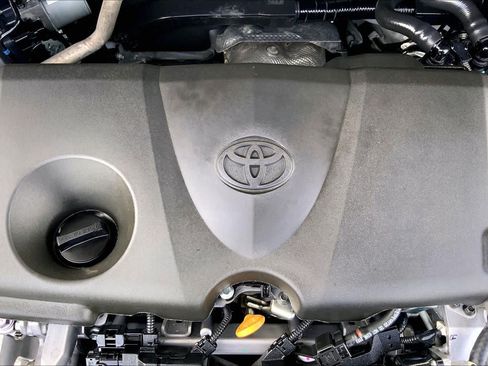 Used 2025 Toyota RAV4 XLE FWD image 32