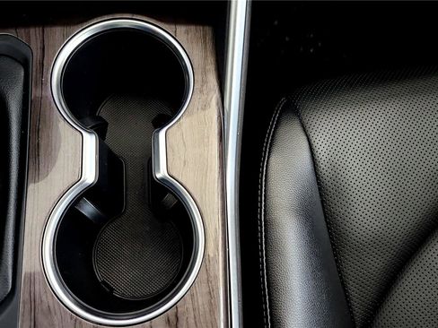 Certified 2025 Toyota Highlander Platinum image 35