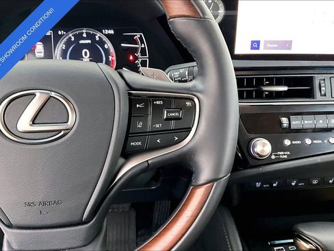 Used 2024 Lexus ES 350 Ultra Luxury w/ Accessory Package (Z2) image 28