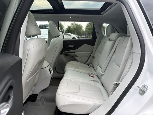 Used 2020 Jeep Cherokee Limited w/ Technology Group FWD image 32
