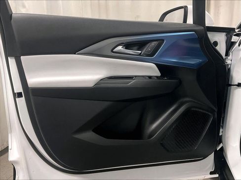 Used 2025 Chevrolet Equinox EV LT image 9