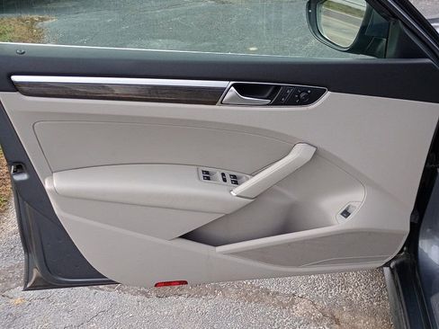 Used 2018 Volkswagen Passat 2.0T SE image 11