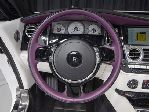 Used 2017 Rolls-Royce Dawn image 28