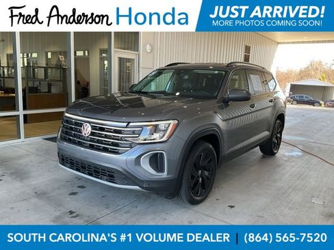 Used 2024 Volkswagen Atlas SE image 1