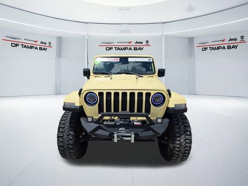 Used 2020 Jeep Gladiator Overland w/ Trailer Tow Package AWD/4WD image 9