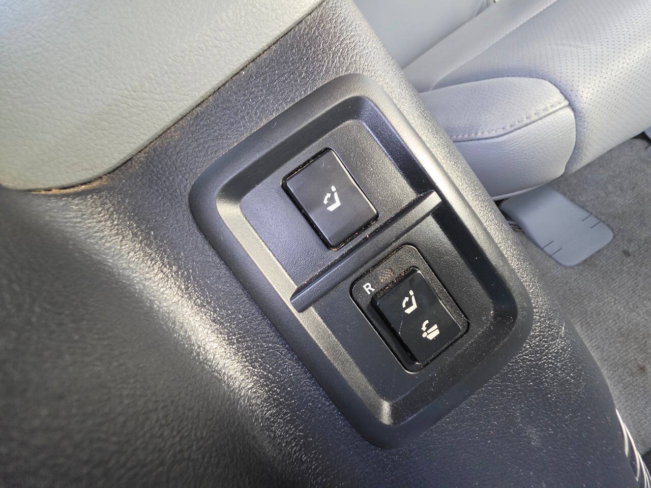 Used 2008 Toyota Sequoia Platinum w/ Cold Area Pkg AWD/4WD image 44