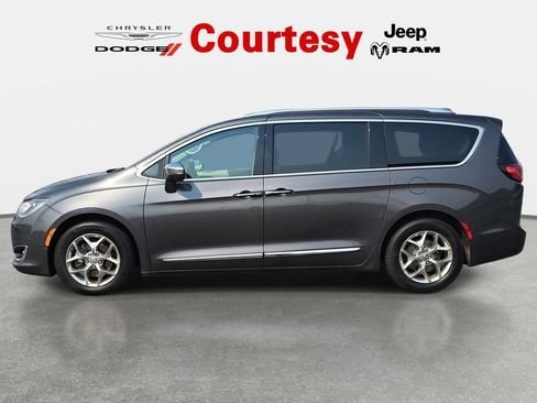 Used 2018 Chrysler Pacifica Limited w/ Advanced Safetytec Group FWD image 6