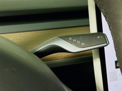 Used 2021 Tesla Model 3 Standard Range Plus image 5