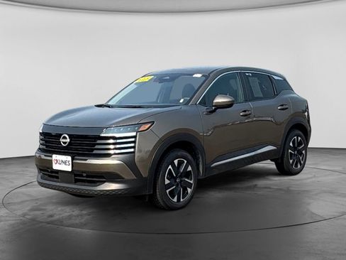 Used 2025 Nissan Kicks SV AWD/4WD image 5