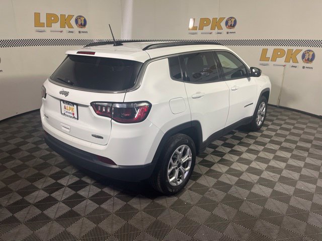 Used 2025 Jeep Compass Latitude AWD/4WD image 3