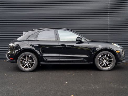 Certified 2025 Porsche Macan image 27
