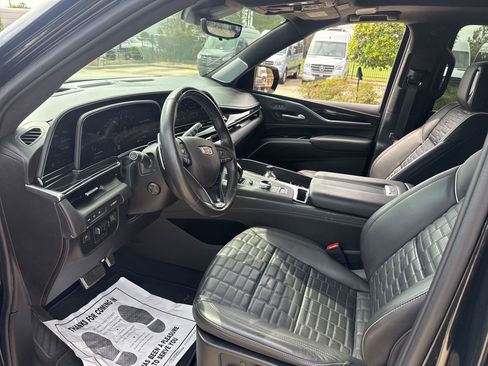 Used 2024 Cadillac Escalade ESV V w/ Heavy-Duty Trailer Package image 9