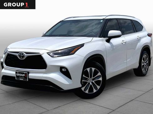 Used 2022 Toyota Highlander XLE FWD image 1