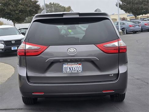 Used 2020 Toyota Sienna LE image 5