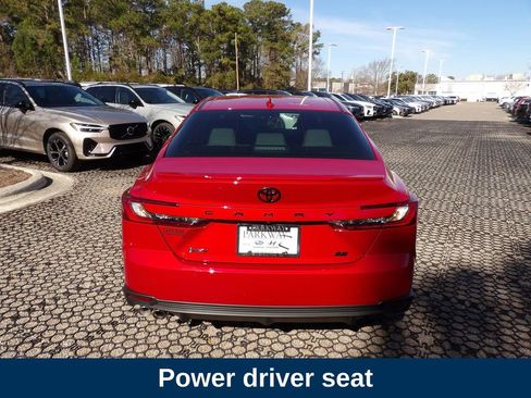 Used 2025 Toyota Camry SE image 7