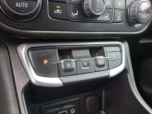 Certified 2024 GMC Terrain SLT FWD image 14