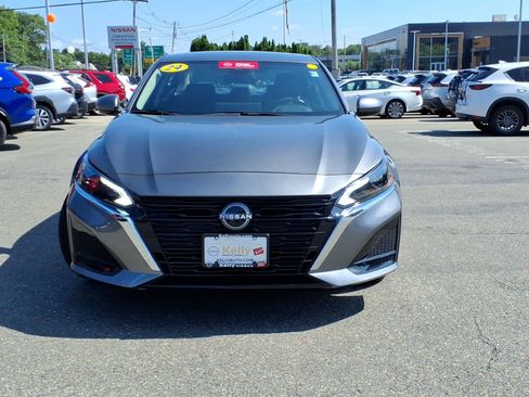 Used 2024 Nissan Altima 2.5 SV w/ SV Premium Package AWD/4WD image 2