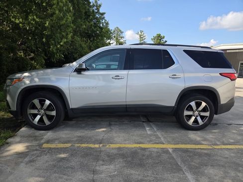 Used 2019 Chevrolet Traverse LT w/ LT Premium Package FWD image 4