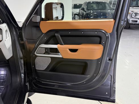 Used 2023 Land Rover Defender 130 SE AWD/4WD image 40