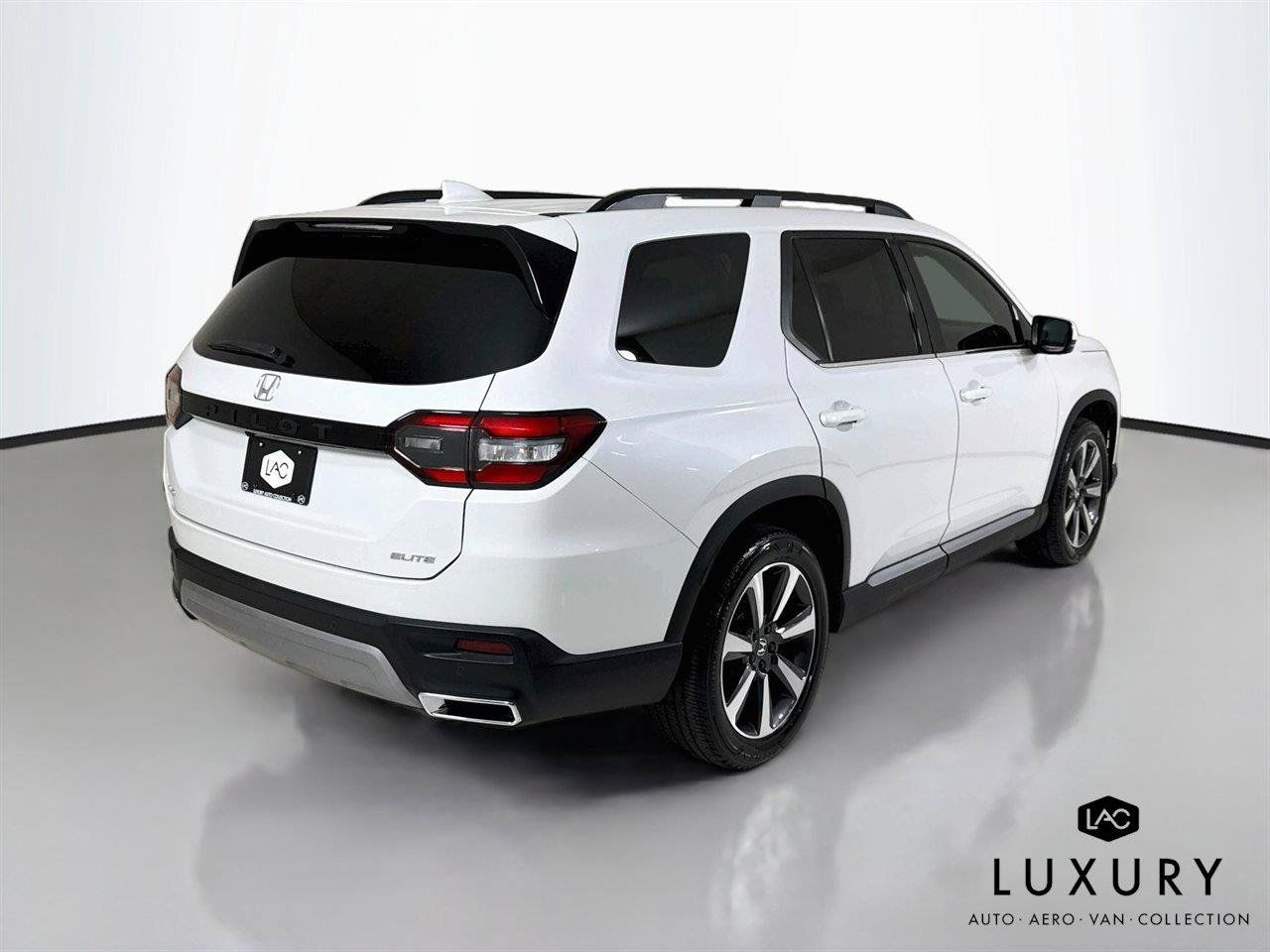 Used 2024 Honda Pilot Elite image 6
