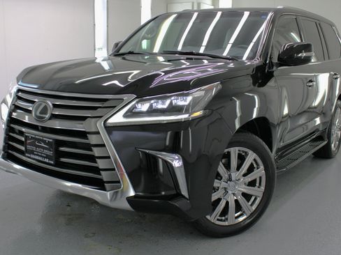 Used 2017 Lexus LX 570 4WD w/ Luxury Package image 27