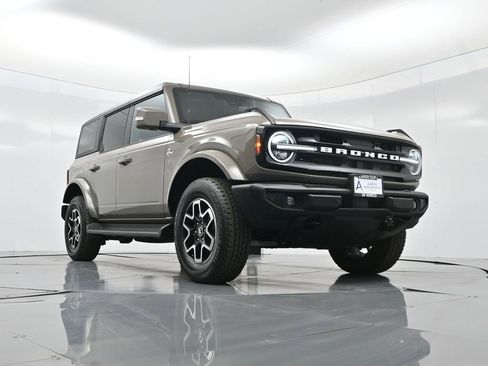 Used 2025 Ford Bronco Outer Banks image 47