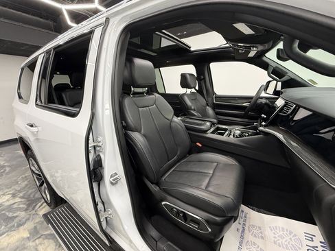 Used 2022 Jeep Wagoneer Series III w/ Premium Group I image 19