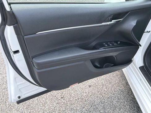 Used 2019 Toyota Camry SE FWD image 10