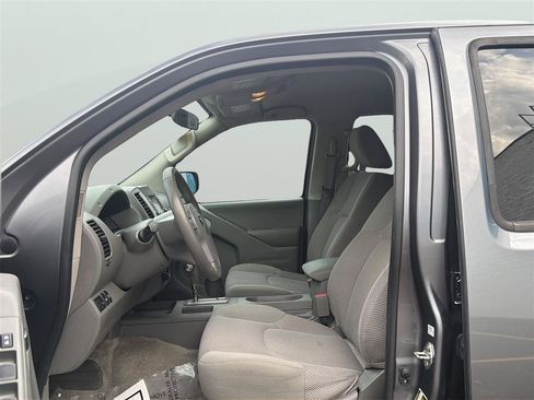 Used 2018 Nissan Frontier SV AWD/4WD image 11
