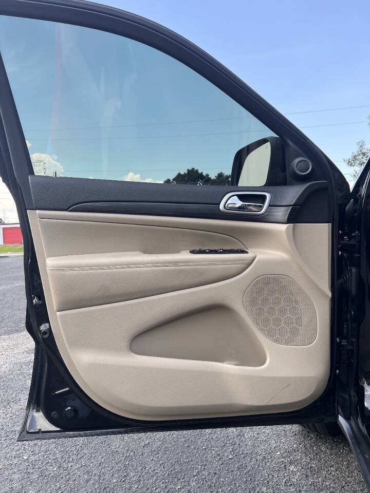 Used 2020 Jeep Grand Cherokee Laredo AWD/4WD image 12