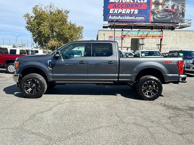 Used 2017 Ford F250 Lariat w/ Lariat Ultimate Package AWD/4WD image 5